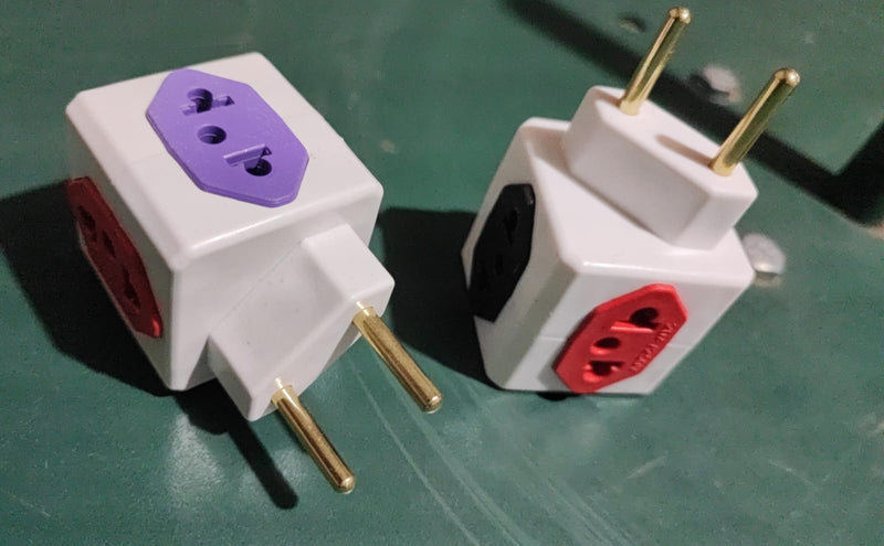 TEE PLUGUE T 4 SAIDAS 3P 10A CUBO